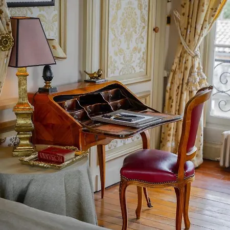Chateau Pape Clement Bed & Breakfast 3*