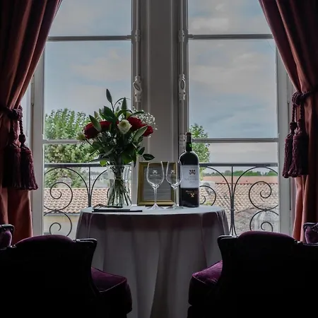 Bed & Breakfast Chateau Pape Clement 3*