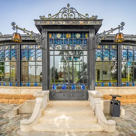 Chateau Pape Clement 3*