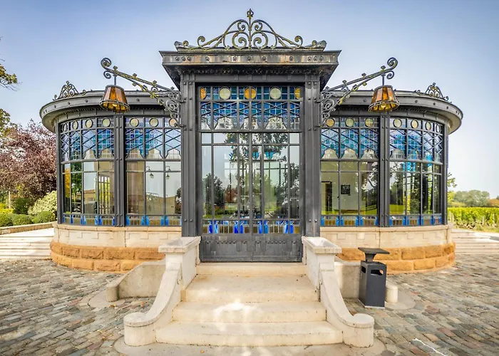 Chateau Pape Clement 3*